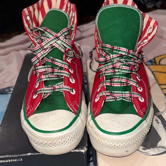 Converse Mens Or Women’s Limited Edition X-MAS vintage Sneakers w box! 8.5/10